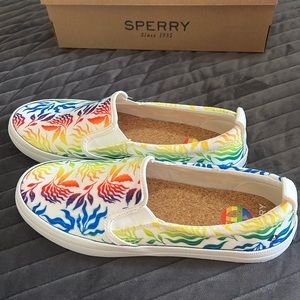 NWT Sperry Crest TG Pride White size 9